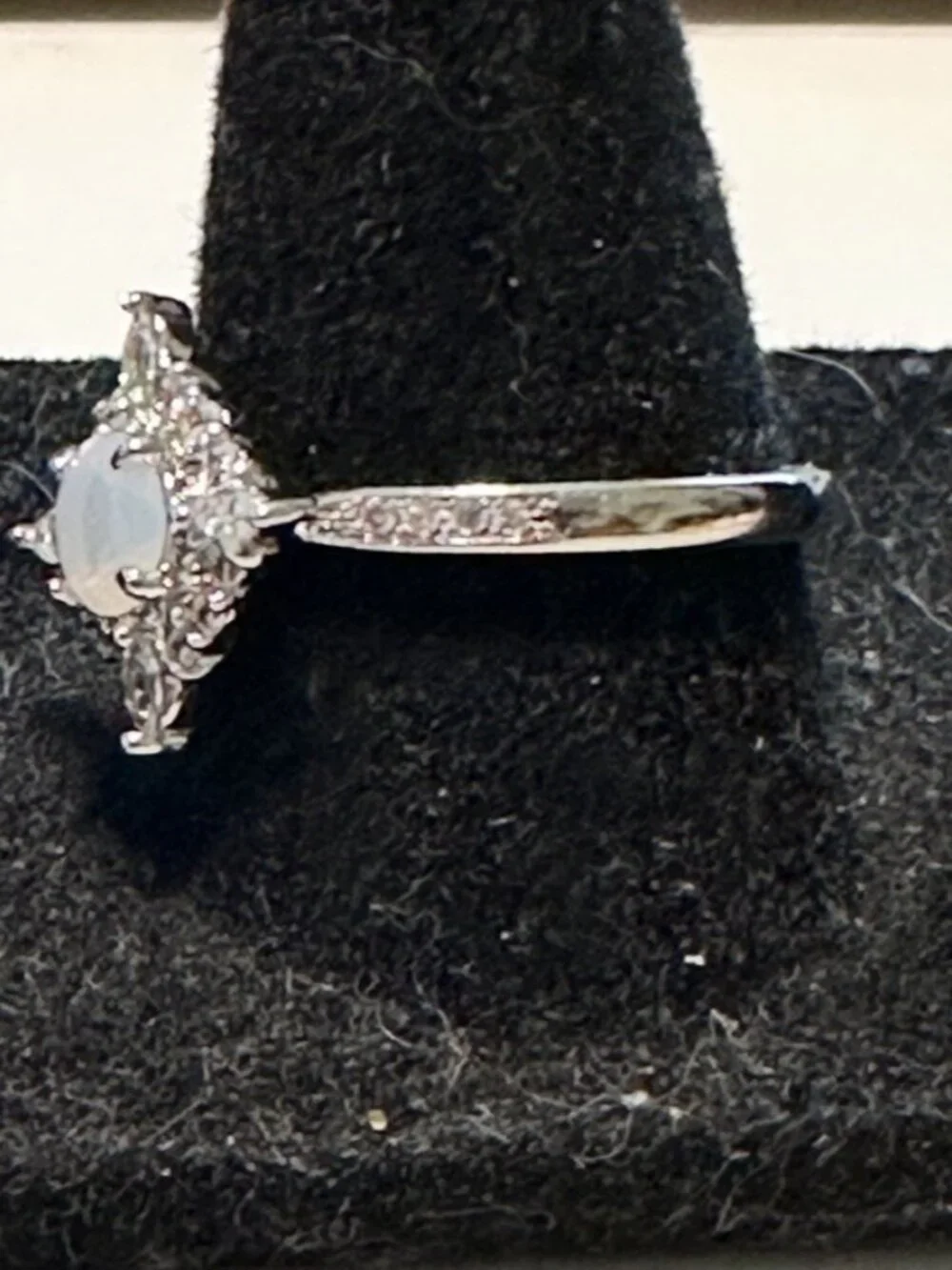 Woman Sz 7 Silver Tone Faux Opal Rhinestone Cocktail Ring Sparkle Star Burst